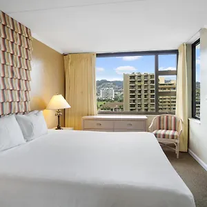 Construction Special At The Waikiki Banyan Free Parking And Wifi , Honolulu United States